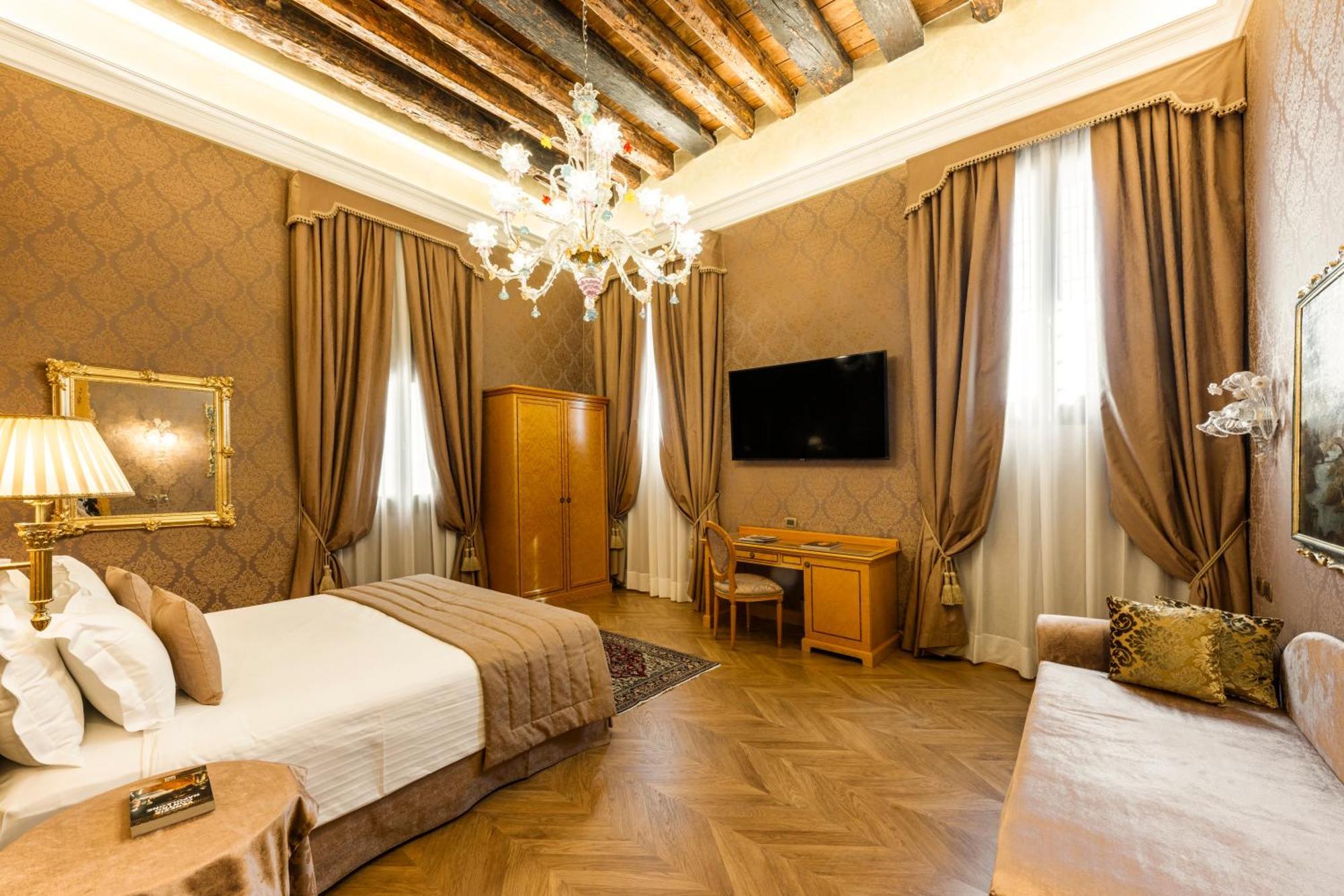Palazzo Dei Mori Venezia